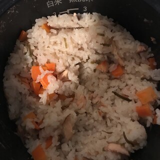 鮭と塩昆布の炊き込みご飯